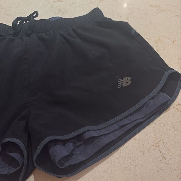 New Balance athletic shorts with tights underneath SZ small - Picture 2 of 5
